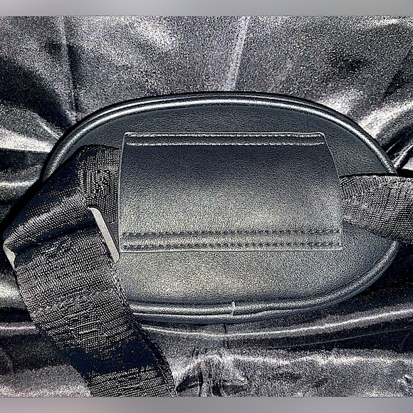 ✨Steve Madden - Women’s Semi-around Beltbag for travel w/ Logo Belt✨ NWT✨ - Picture 14 of 16